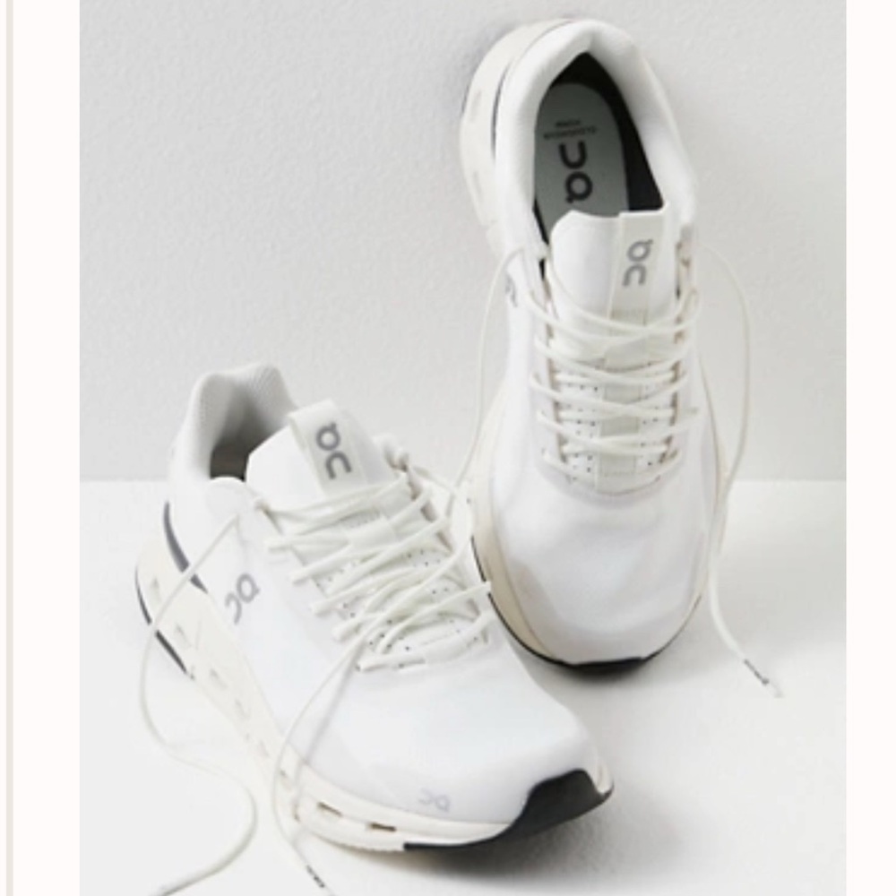 On. Running. Cloudnova Form sneakers. Size 6.5